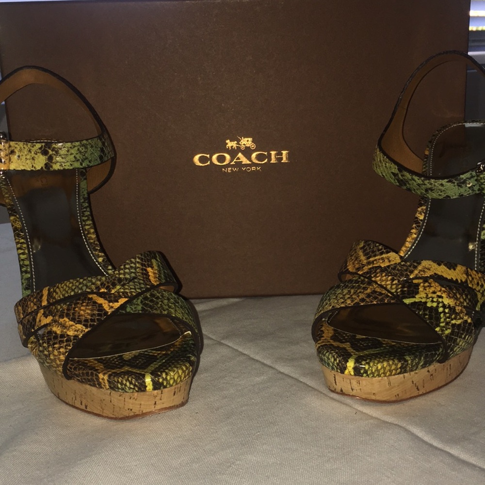 COACH MULTI COLOR HEEL SHOE. NEW. SIZE 8.5 M.